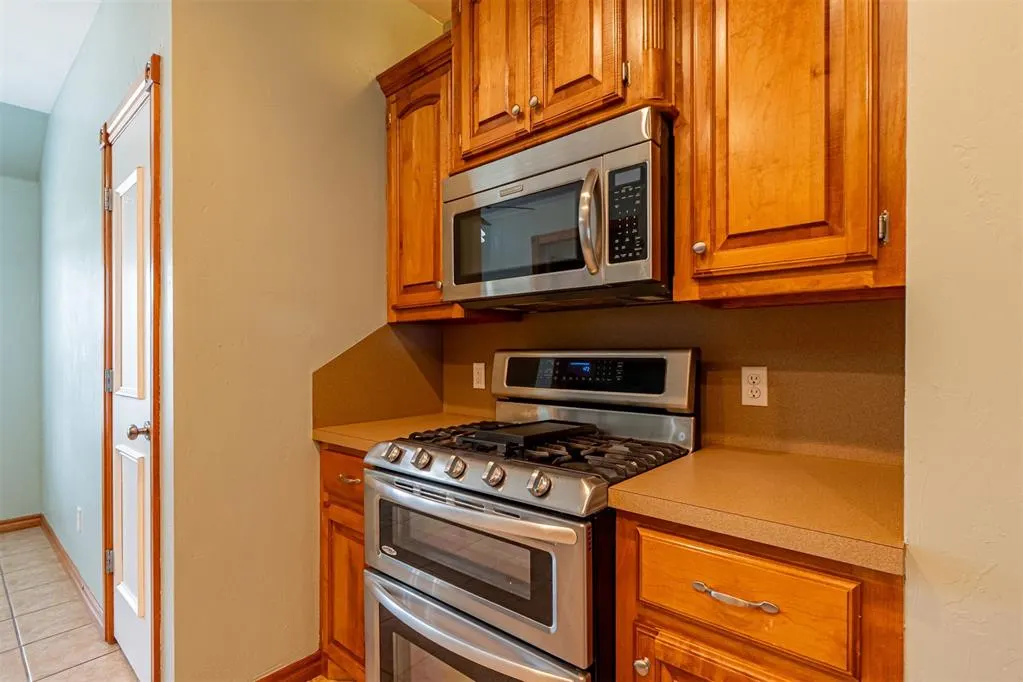 Photo 10 — 11521 Village Avenue, Midwest City, OK 73130