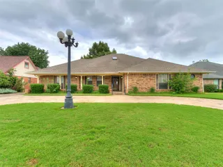 Sold home at 605 SW 111th Street