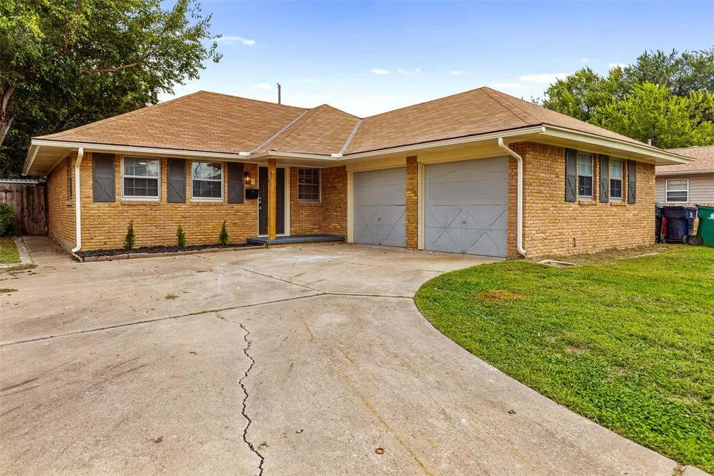 Photo 2 — 1221 NW 102nd Street, Oklahoma City, OK 73114
