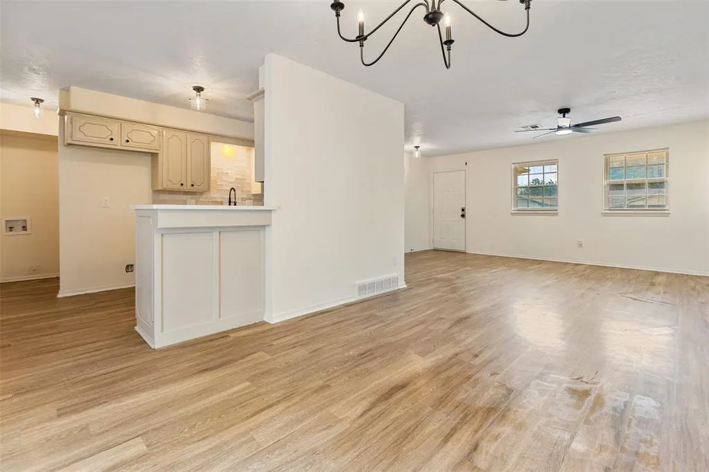 Photo 7 — 1221 NW 102nd Street, Oklahoma City, OK 73114