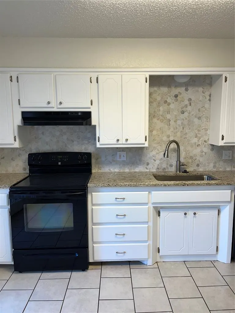 Photo 2 — 121 Stonewood Drive, Noble, OK 73068