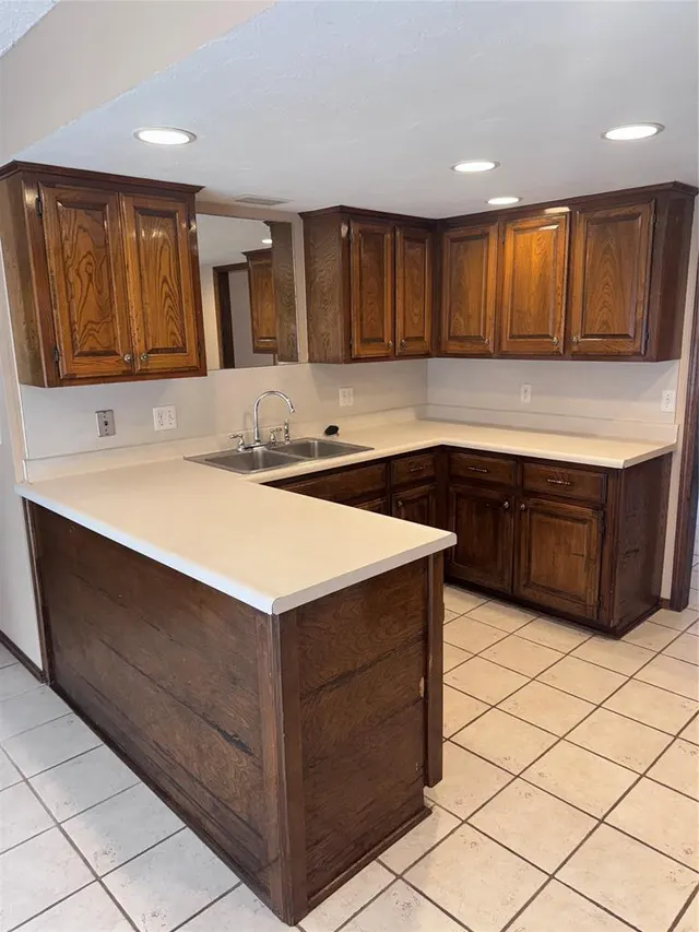 Photo 4 — 2208 NW 118th Street, Oklahoma City, OK 73120