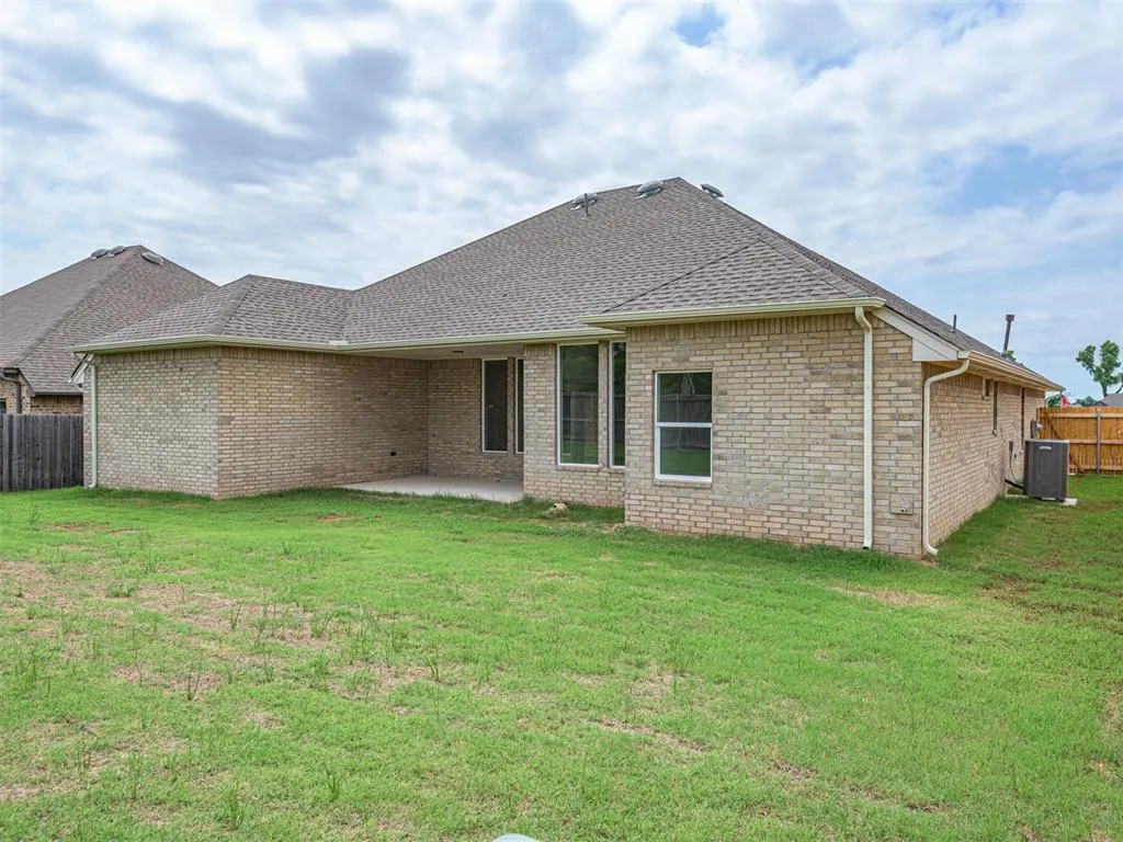 Photo 9 — 12125 SW 45th Terrace, Mustang, OK 73064
