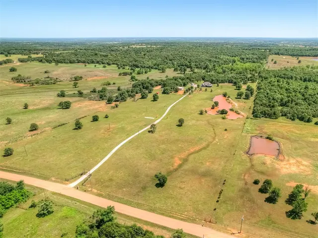 Photo 2 — 331571 E 875 Road, Wellston, OK 74881