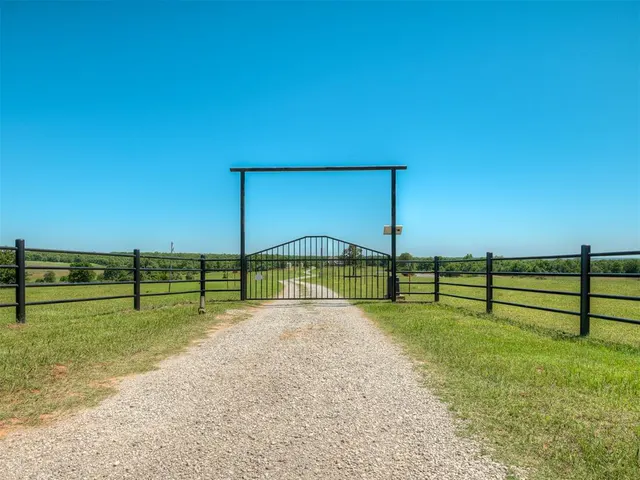 Photo 5 — 331571 E 875 Road, Wellston, OK 74881