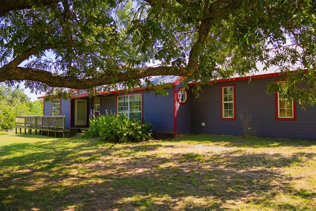 Photo 2 — 24260 E County Road 1560 Road, Maysville, OK 73057