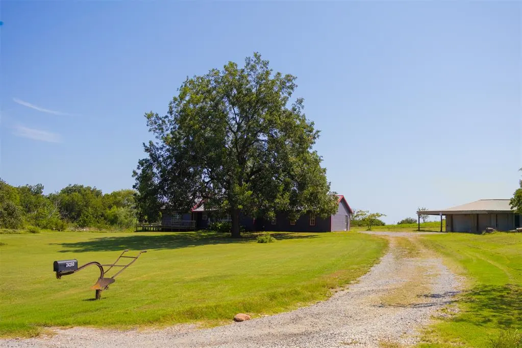 Photo 3 — 24260 E County Road 1560 Road, Maysville, OK 73057