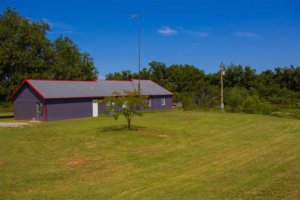 Photo 5 — 24260 E County Road 1560 Road, Maysville, OK 73057