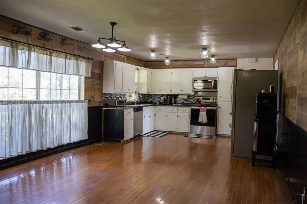 Photo 10 — 24260 E County Road 1560 Road, Maysville, OK 73057