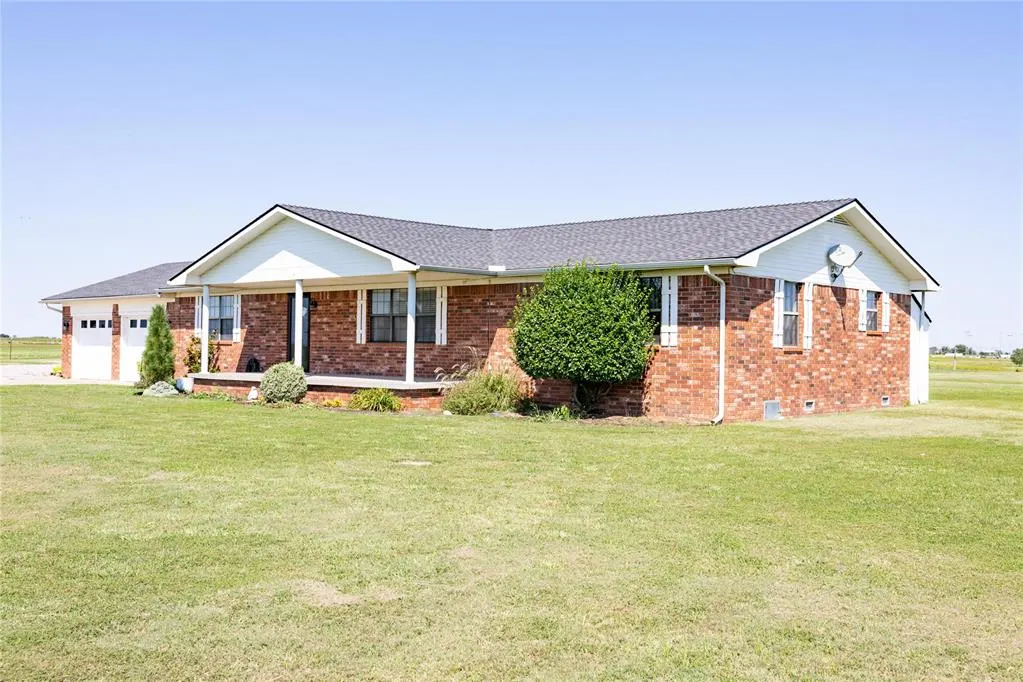 Photo 2 — 7040 Choctaw Street, Union City, OK 73090