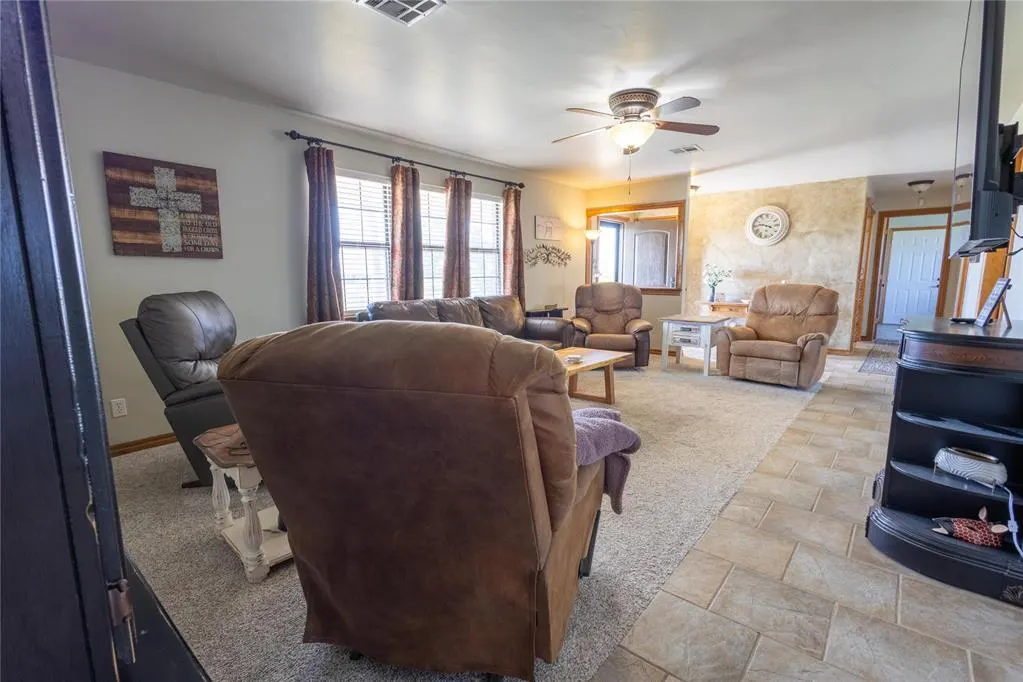 Photo 6 — 7040 Choctaw Street, Union City, OK 73090