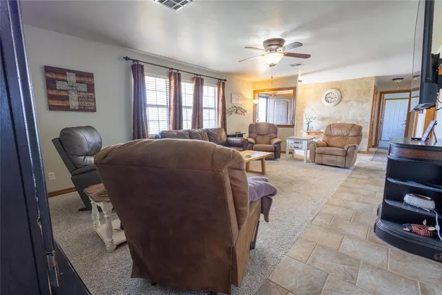 Photo 6 — 7040 Choctaw Street, Union City, OK 73090