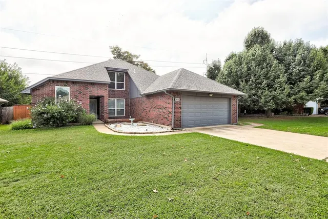 Photo 3 — 7916 Wilshire Ridge Drive, Oklahoma City, OK 73132