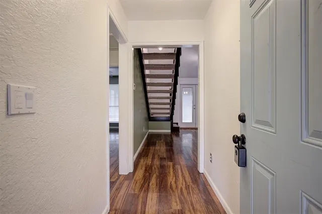 Photo 5 — 7916 Wilshire Ridge Drive, Oklahoma City, OK 73132