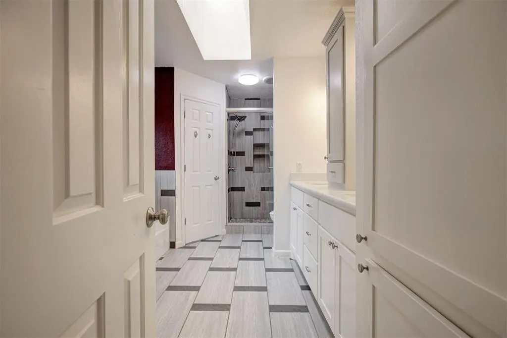 Photo 27 — 7916 Wilshire Ridge Drive, Oklahoma City, OK 73132
