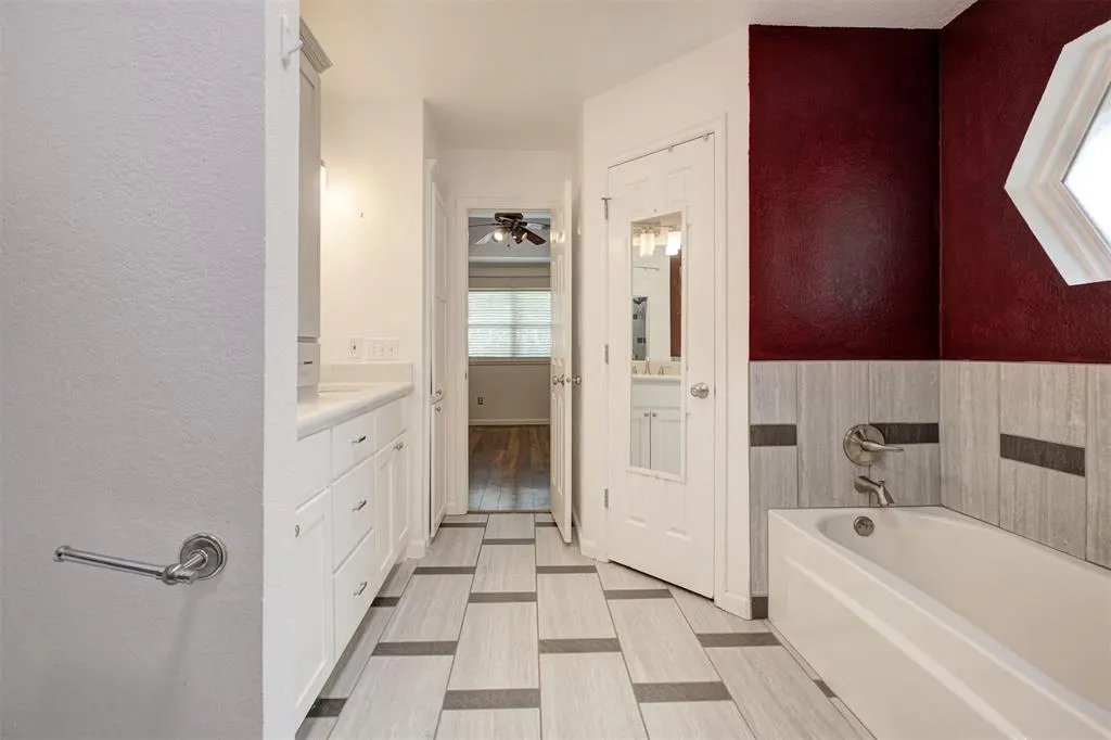 Photo 29 — 7916 Wilshire Ridge Drive, Oklahoma City, OK 73132