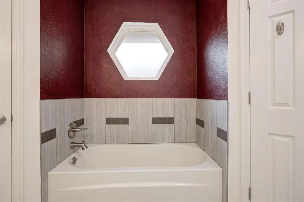 Photo 30 — 7916 Wilshire Ridge Drive, Oklahoma City, OK 73132