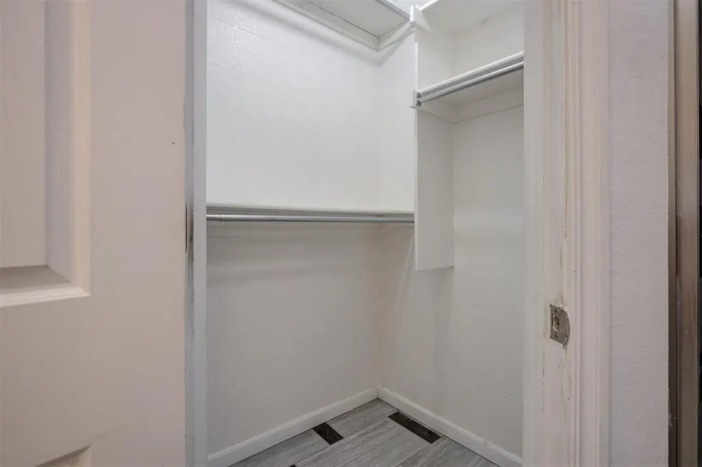 Photo 32 — 7916 Wilshire Ridge Drive, Oklahoma City, OK 73132