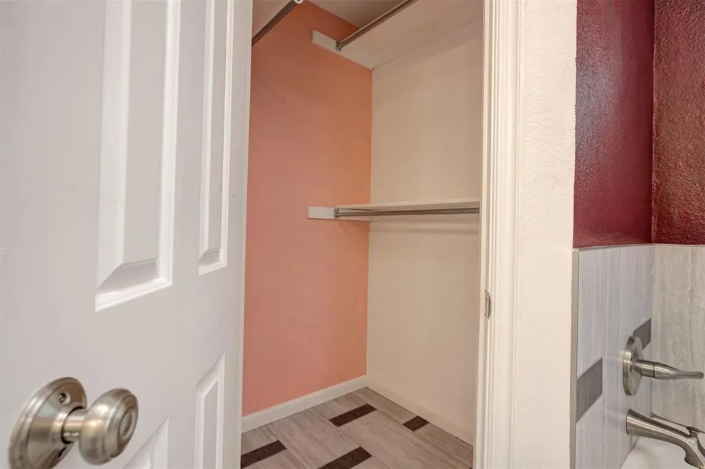 Photo 33 — 7916 Wilshire Ridge Drive, Oklahoma City, OK 73132