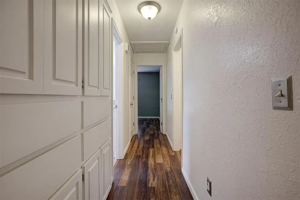 Photo 36 — 7916 Wilshire Ridge Drive, Oklahoma City, OK 73132