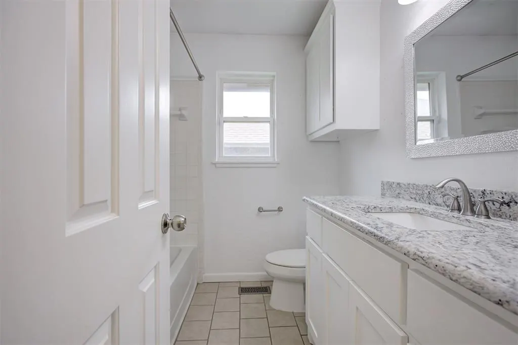 Photo 37 — 7916 Wilshire Ridge Drive, Oklahoma City, OK 73132