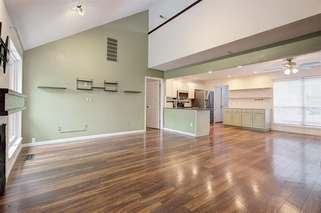 Photo 10 — 7916 Wilshire Ridge Drive, Oklahoma City, OK 73132
