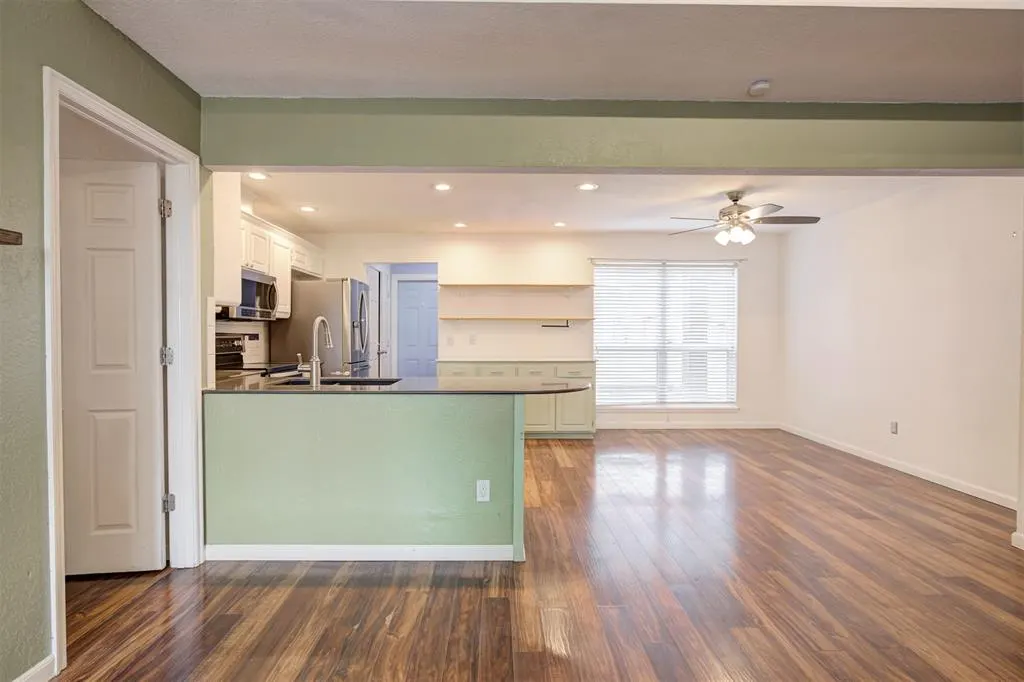 Photo 11 — 7916 Wilshire Ridge Drive, Oklahoma City, OK 73132