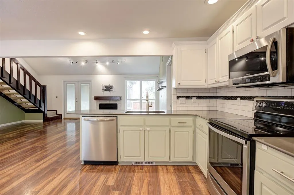 Photo 14 — 7916 Wilshire Ridge Drive, Oklahoma City, OK 73132