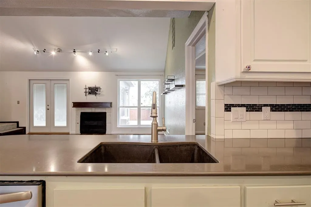 Photo 15 — 7916 Wilshire Ridge Drive, Oklahoma City, OK 73132