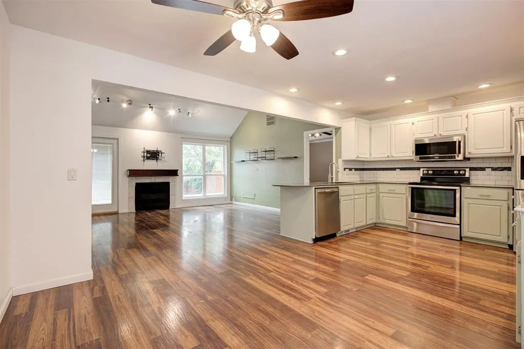 Photo 17 — 7916 Wilshire Ridge Drive, Oklahoma City, OK 73132