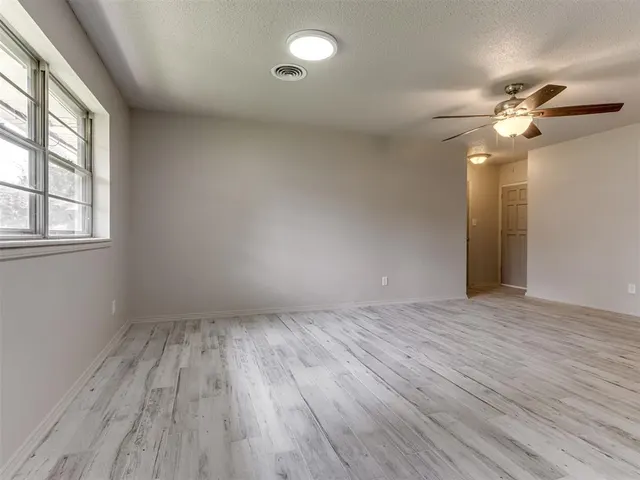 Photo 3 — 9316 NE 13th Place, Midwest City, OK 73130
