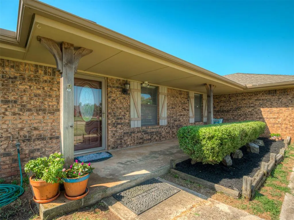 Photo 2 — 7104 NW 32nd Street, Bethany, OK 73008