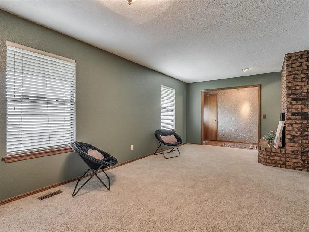 Photo 6 — 7104 NW 32nd Street, Bethany, OK 73008