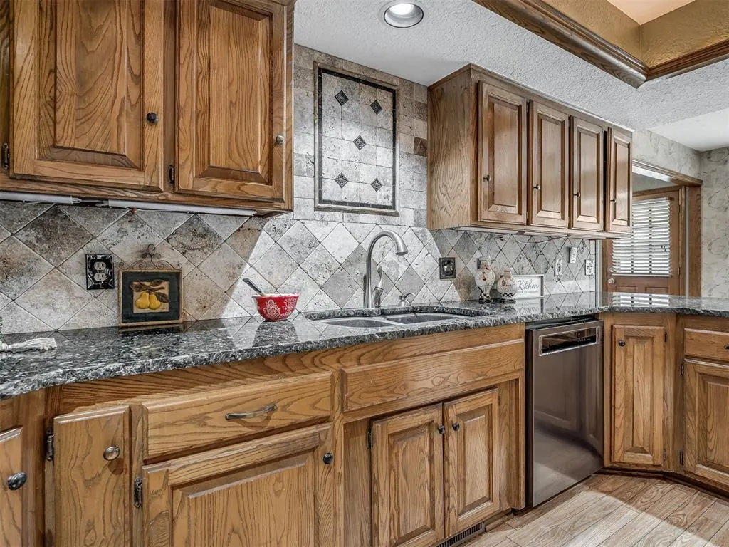 Photo 16 — 7104 NW 32nd Street, Bethany, OK 73008
