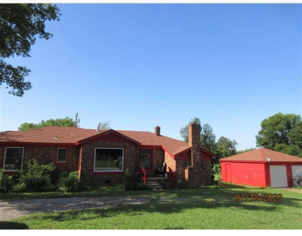 Photo 4 — 828 NE 68th Street, Oklahoma City, OK 73105