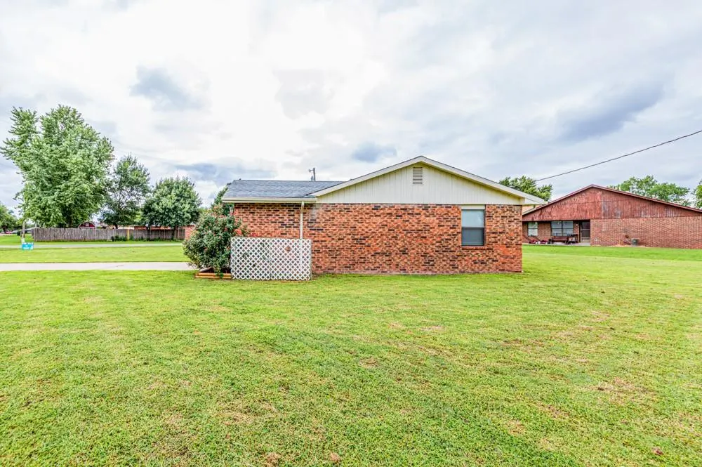 Photo 3 — 1125 S 12th Street, Blackwell, OK 74631