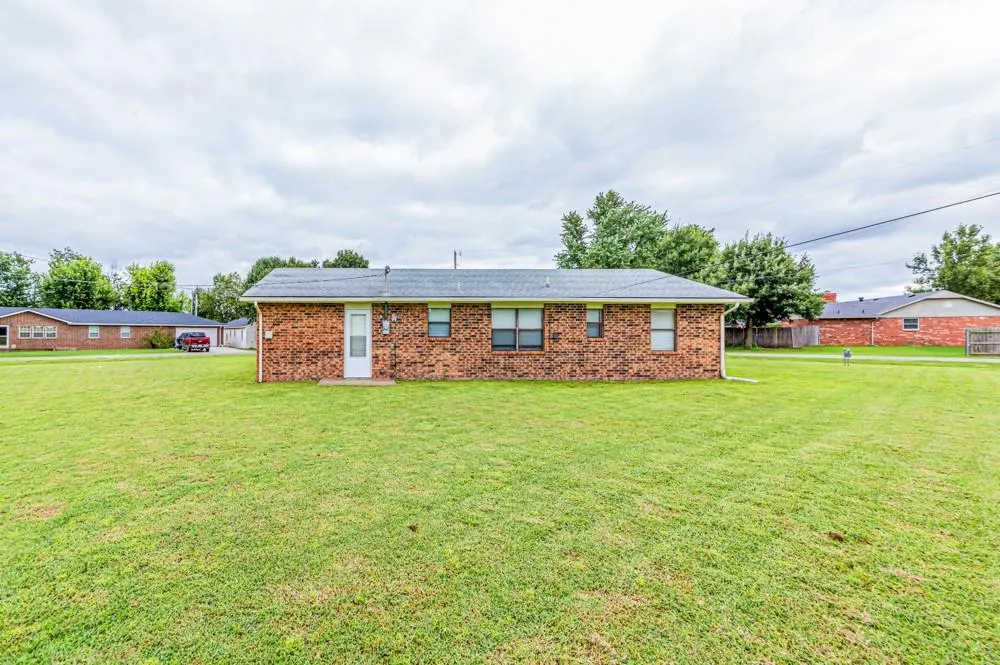 Photo 4 — 1125 S 12th Street, Blackwell, OK 74631