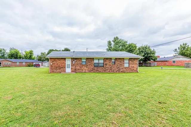Photo 4 — 1125 S 12th Street, Blackwell, OK 74631