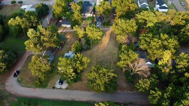 Photo 2 — 514 N 1st Street, Guthrie, OK 73044