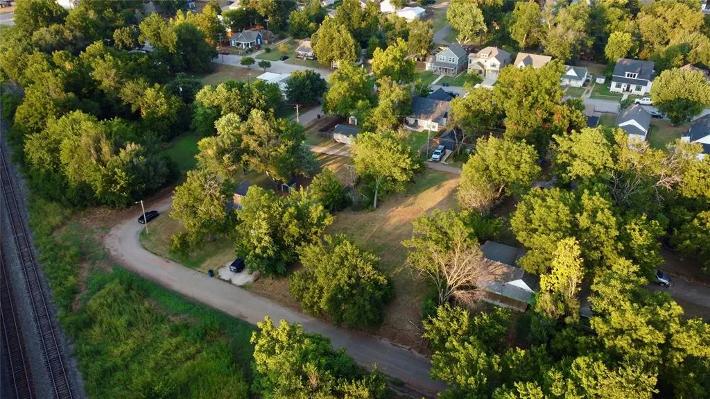 Photo 7 — 514 N 1st Street, Guthrie, OK 73044