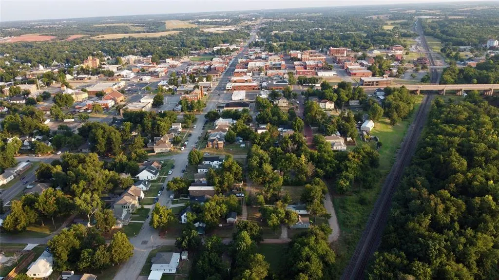 Photo 13 — 514 N 1st Street, Guthrie, OK 73044