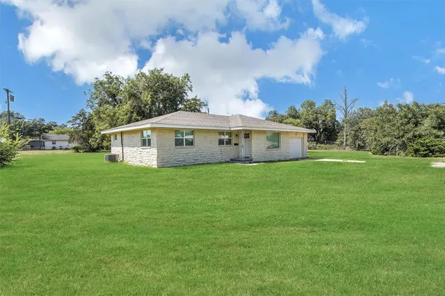 Front exterior — 1421 B Street, Snyder, OK 73566