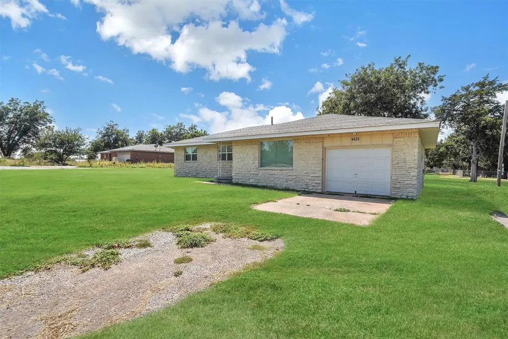 Photo 3 — 1421 B Street, Snyder, OK 73566