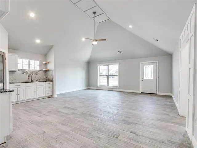 Photo 8 — 3215 S Harvey Boulevard, Oklahoma City, OK 73109