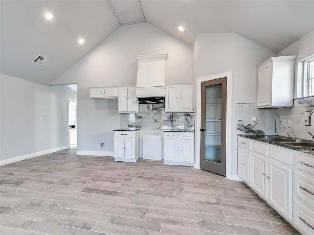 Photo 9 — 3215 S Harvey Boulevard, Oklahoma City, OK 73109