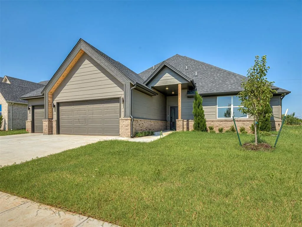 Photo 2 — 14525 Astor Lane, Yukon, OK 73099