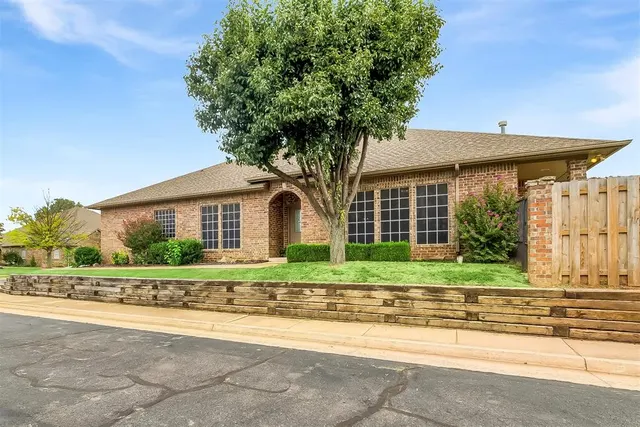 Front exterior — 1640 Laurel Place, Edmond, OK 73003