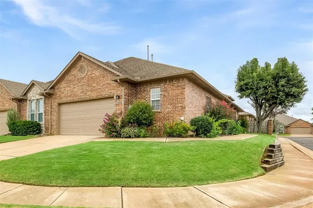 Photo 3 — 1640 Laurel Place, Edmond, OK 73003