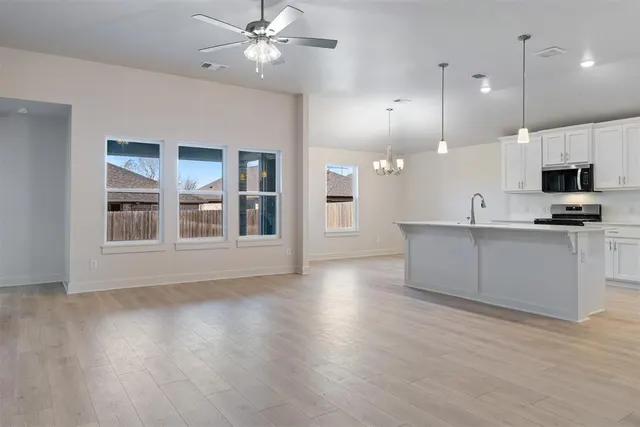 Photo 6 — 457 Vista Drive, Yukon, OK 73099