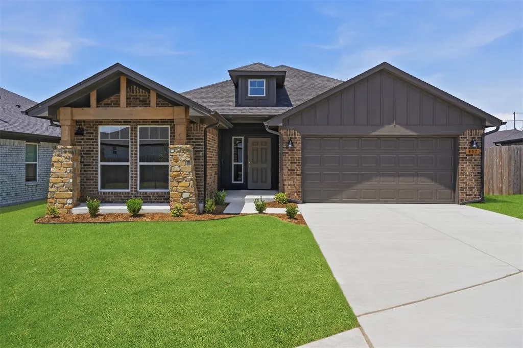 Front exterior — 457 Vista Drive, Yukon, OK 73099